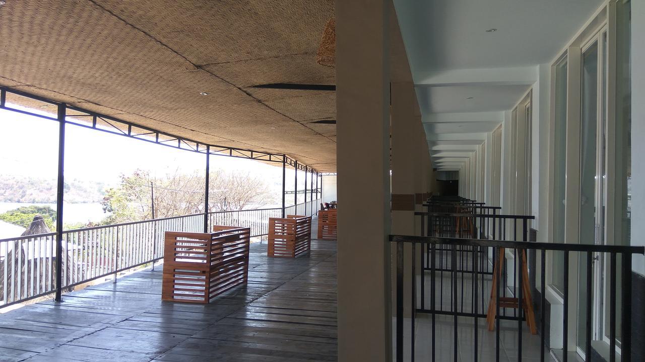 Mawar Hotel Лабуан Баджо Екстериор снимка