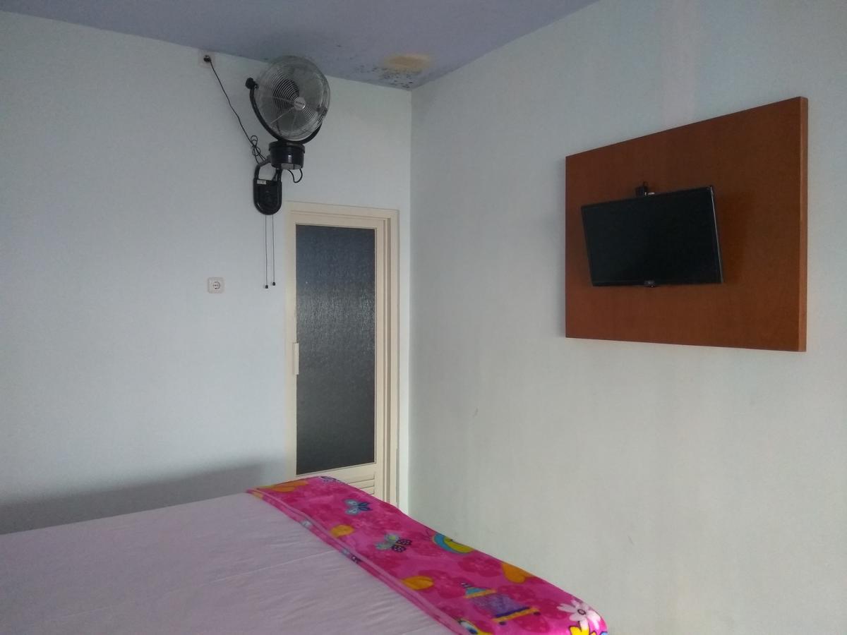 Mawar Hotel Лабуан Баджо Екстериор снимка